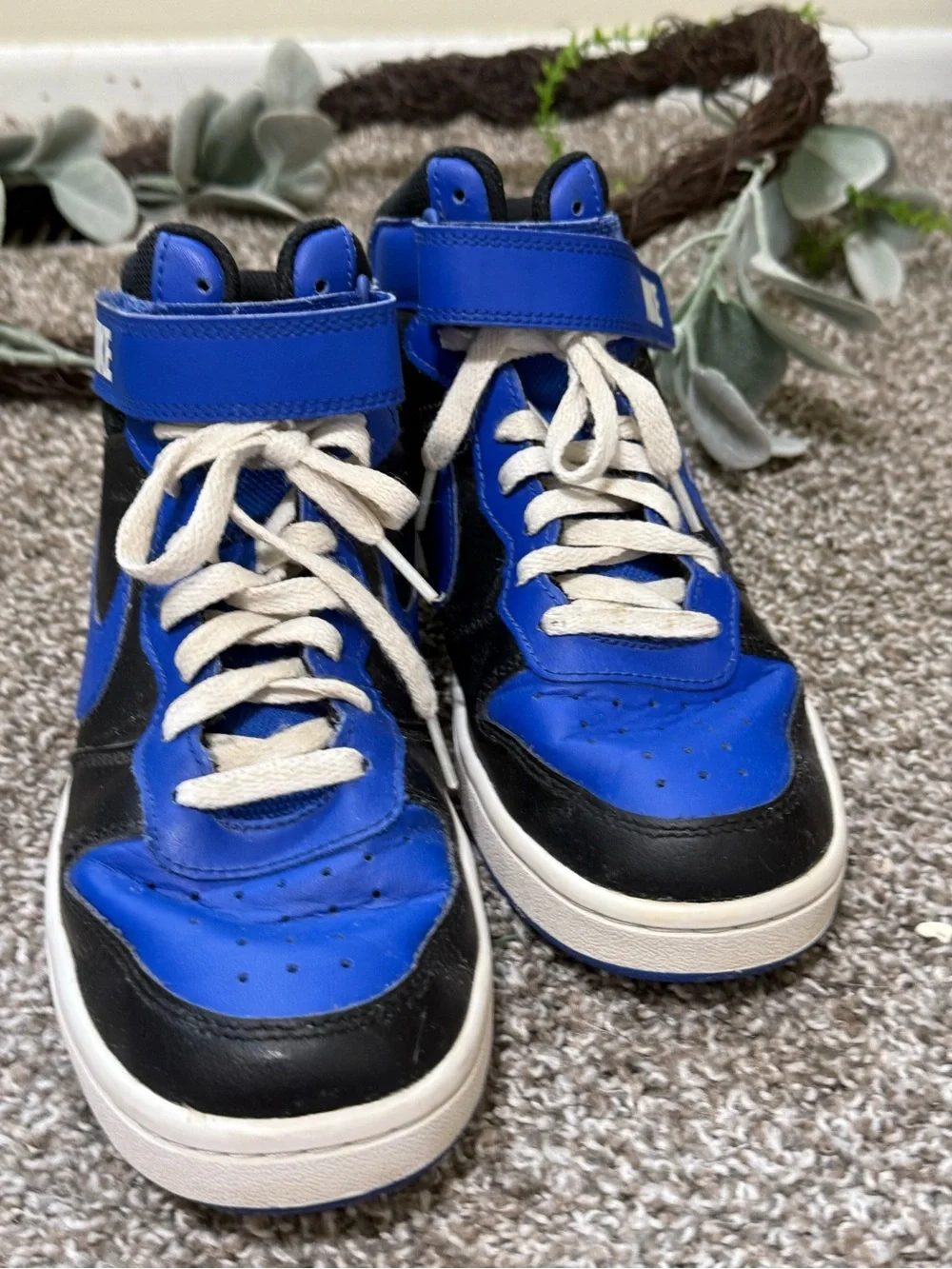 Nike 6.5 boys high top tennis shoes bright blue/black Velcro top